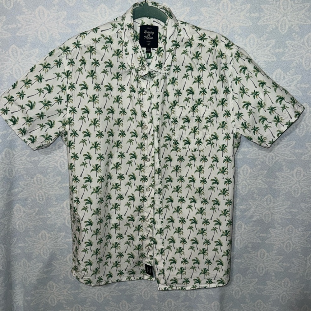 Men’s tropical short sleeve golf shirt.